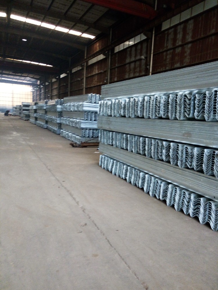 鍍鋅護(hù)欄板